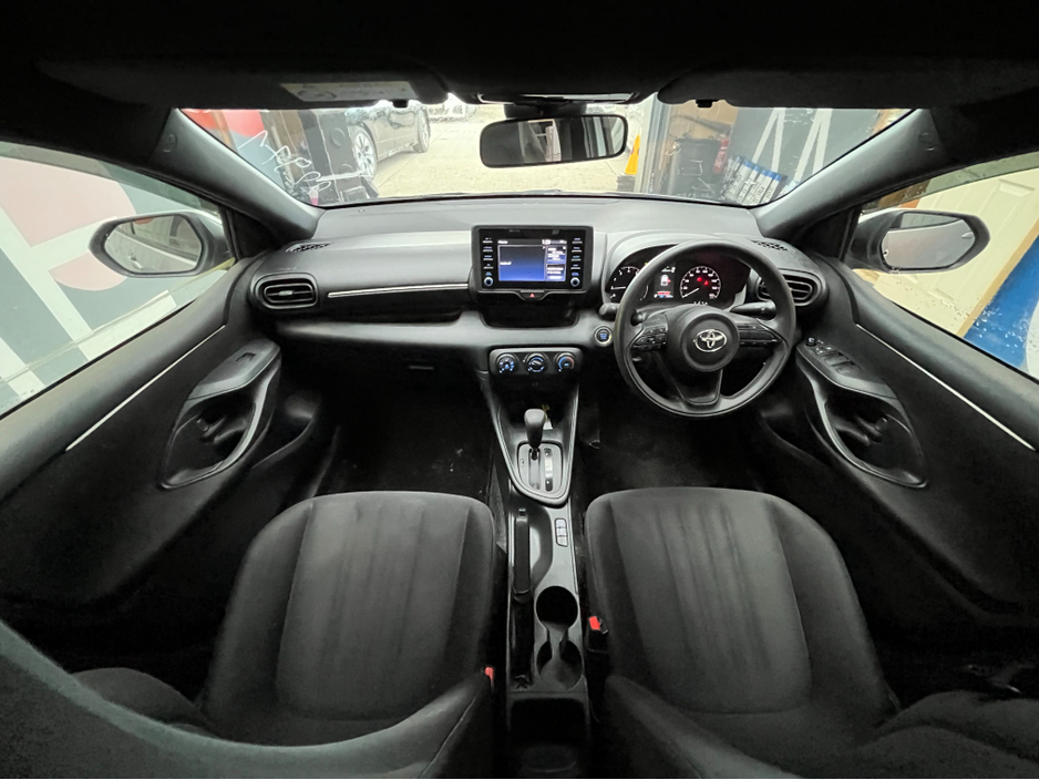 2023 Toyota Yaris - image 12