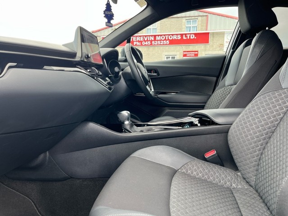 2023 Toyota C-HR - image 6