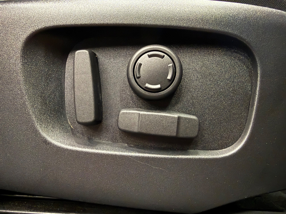 2022 Land Rover Range Rover Evoque - image 24