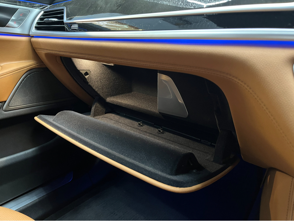 2017 BMW 7 Series €27950! 2017 BMW 740E IPERFORMANCE M-SPORT 2.0 AUTOMATIC / CRUISE CONTROL / 360° PARKING CAMERA / ELECTRIC MEMORY MASSAGING & HEATED SEATS / PADDLE SHIFTERS / PANORAMIC SUNROOF / HEATED REAR SEATS €27,950