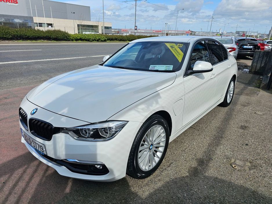 2016 BMW 3 Series - image 4