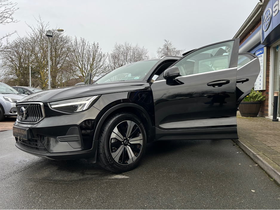 2023 Volvo XC40 - image 24
