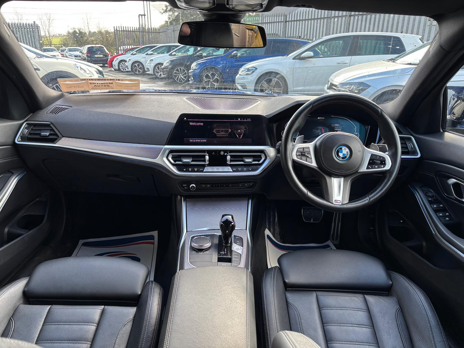 2022 BMW 3 Series - image 6