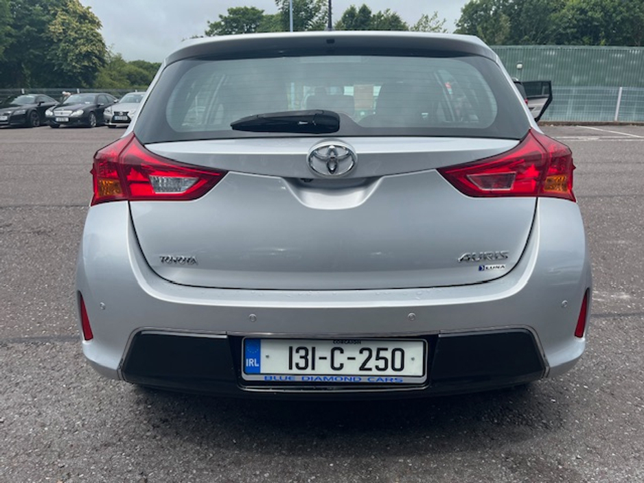 2013 Toyota Auris - image 6