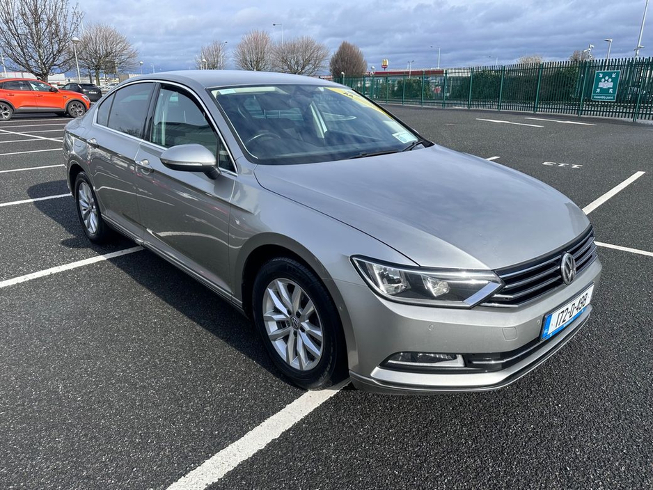 2017 Volkswagen Passat - image 11