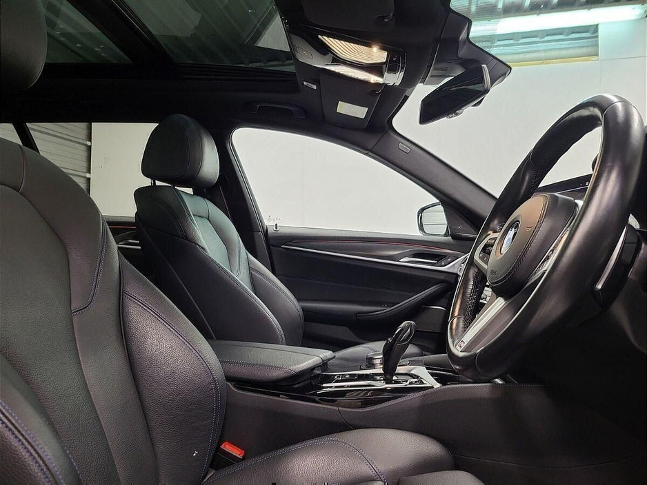 2023 BMW 5 Series - image 26