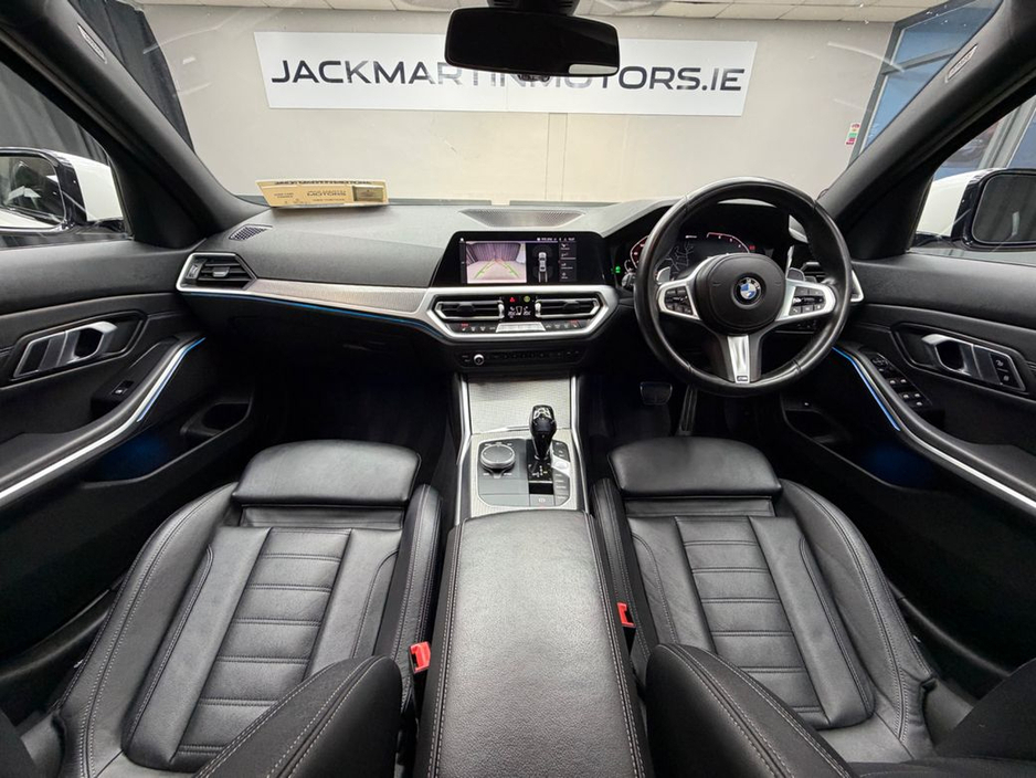 2021 BMW 3 Series - image 29