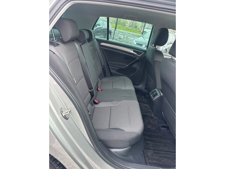 2017 Volkswagen Golf - image 5