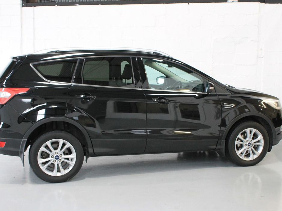 2019 Ford Kuga - image 5