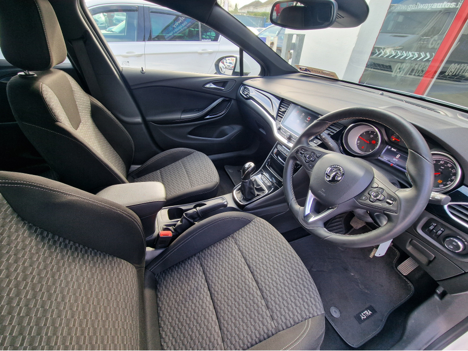 2017 Opel Astra - image 12