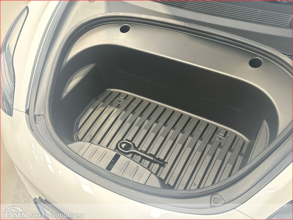 2023 Tesla Model 3 - image 17