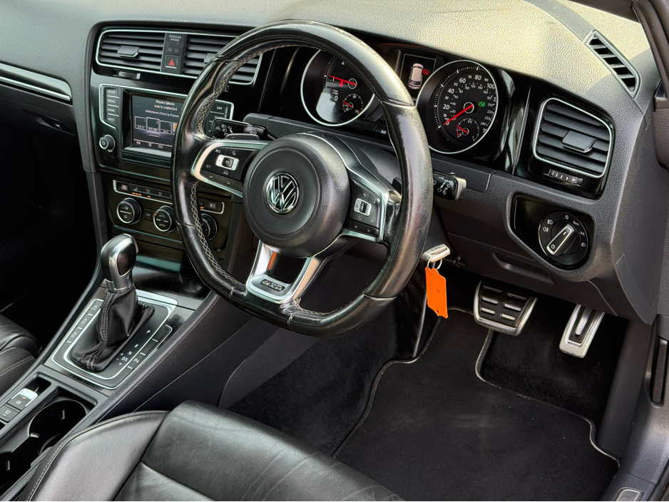 2015 Volkswagen Golf - image 10