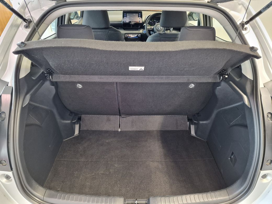 2022 Toyota Yaris - image 6