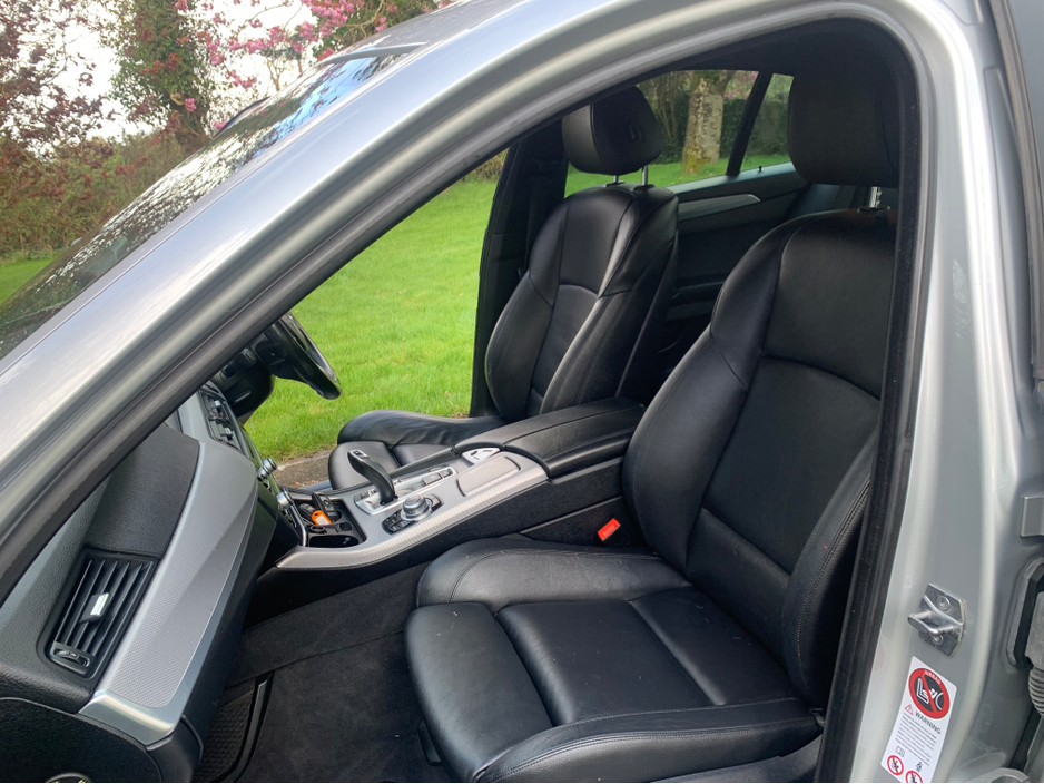 2013 BMW 5 Series - image 4