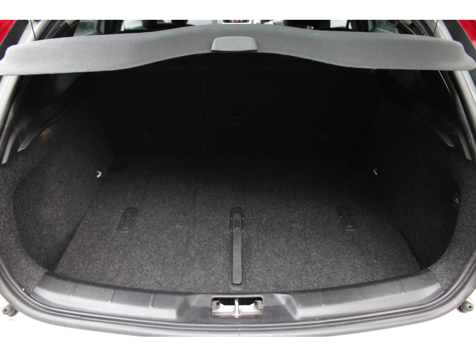 2017 Volvo V40 - image 18