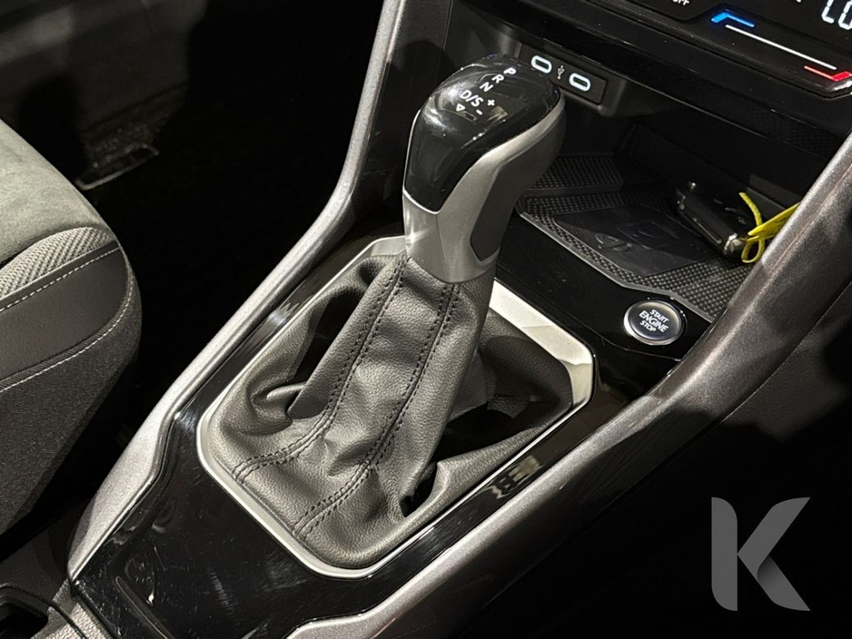 2023 Volkswagen T-Roc - image 14