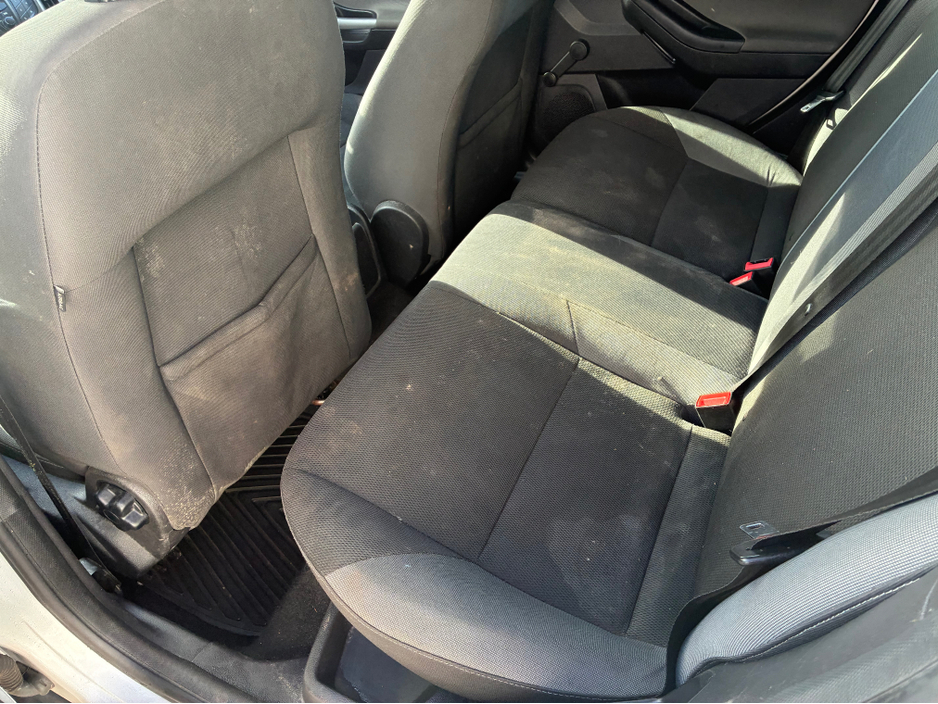 2012 Ford Focus - image 9