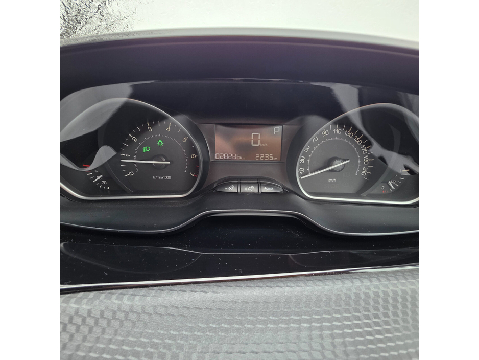 2017 Peugeot 208 1.2 PureTech 68bhp Access 3 dr €11,450