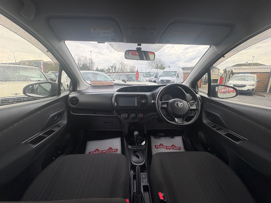 2017 Toyota Yaris - image 25