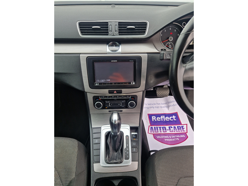 2011 Volkswagen Passat - image 16