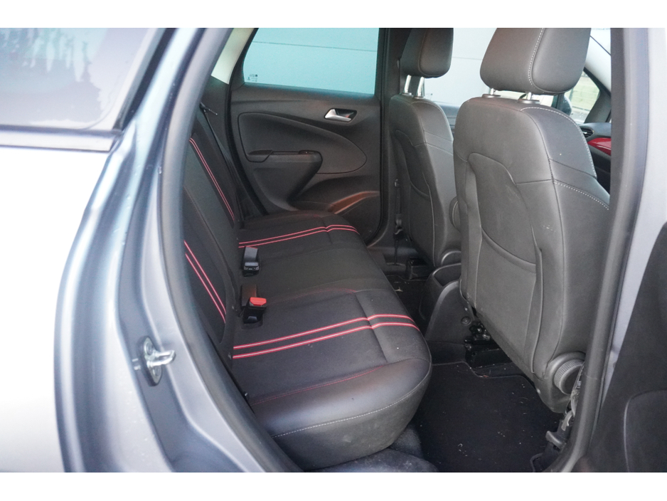 2022 Opel Crossland - image 8