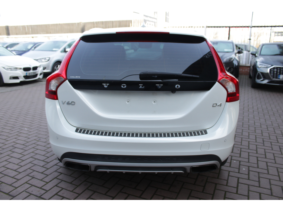 2016 Volvo V60 CROSS COUNTRY - image 5