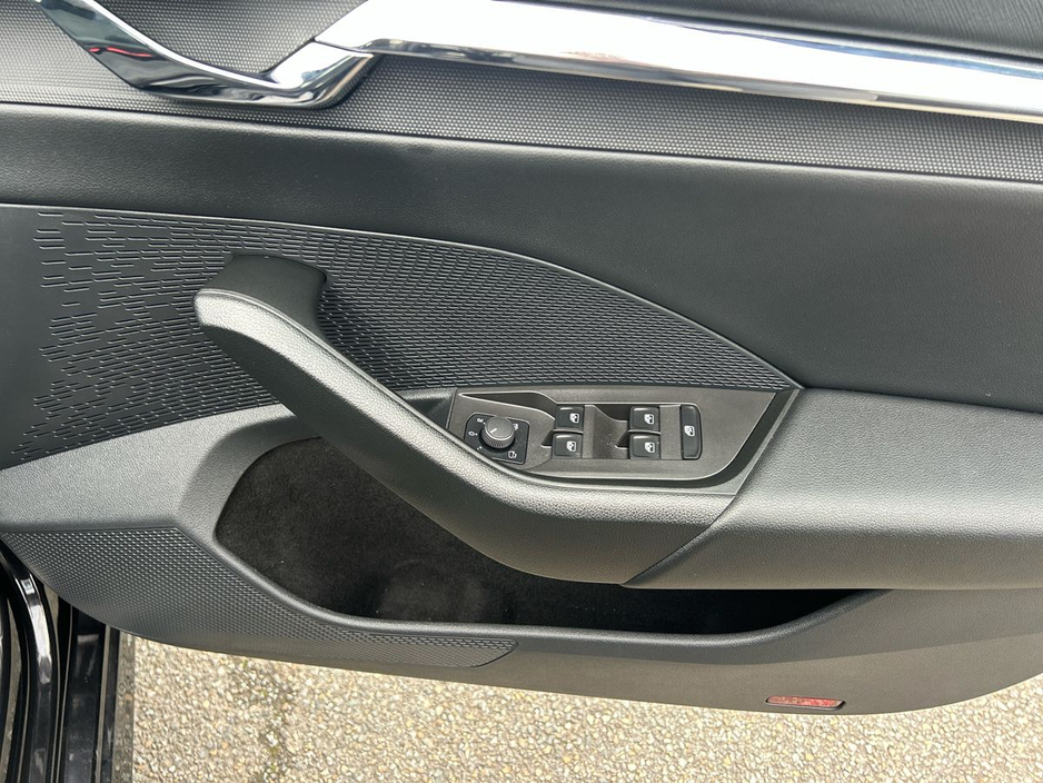 2023 Skoda Octavia - image 11