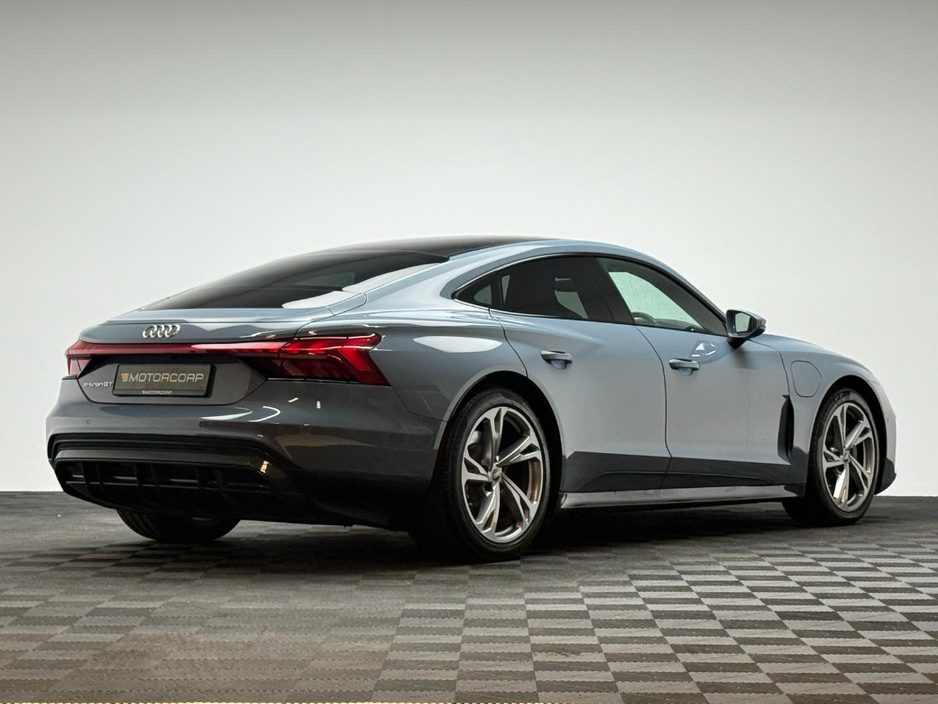 2024 Audi e-tron GT quattro - image 7