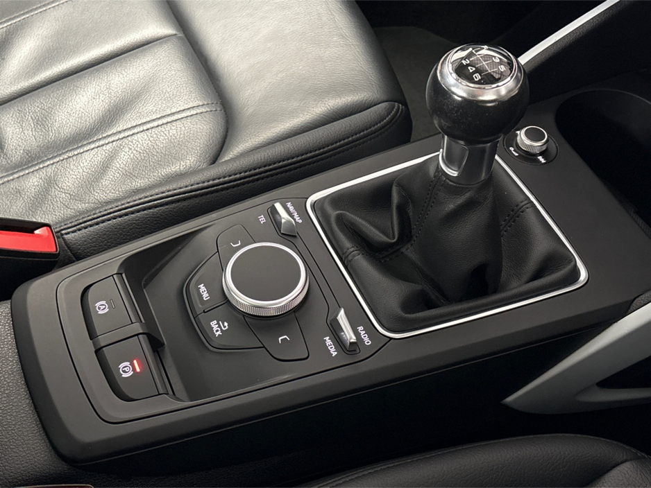 2020 Audi Q2 30 TFSI 116HP SE NEW NCT**MULTIFUNCTIONAL STEERING WHEEL**SEMI DIGITAL DASH**PARKING SENSORS**APPLE CARPLAY**DIGITAL MEDIA DISPLAY**AIR CONDITIONING**BLACK LEATHER INTERIOR** €21,995