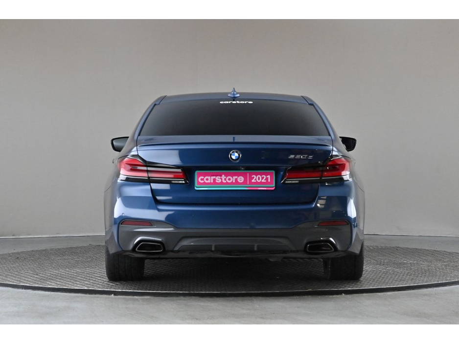 2021 BMW 5 Series - image 13