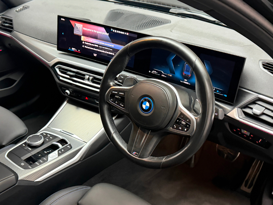 2023 BMW 3 Series - image 10