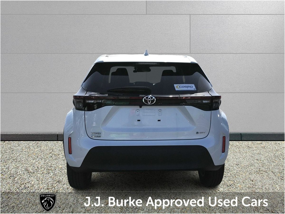 2024 Toyota Yaris - image 5