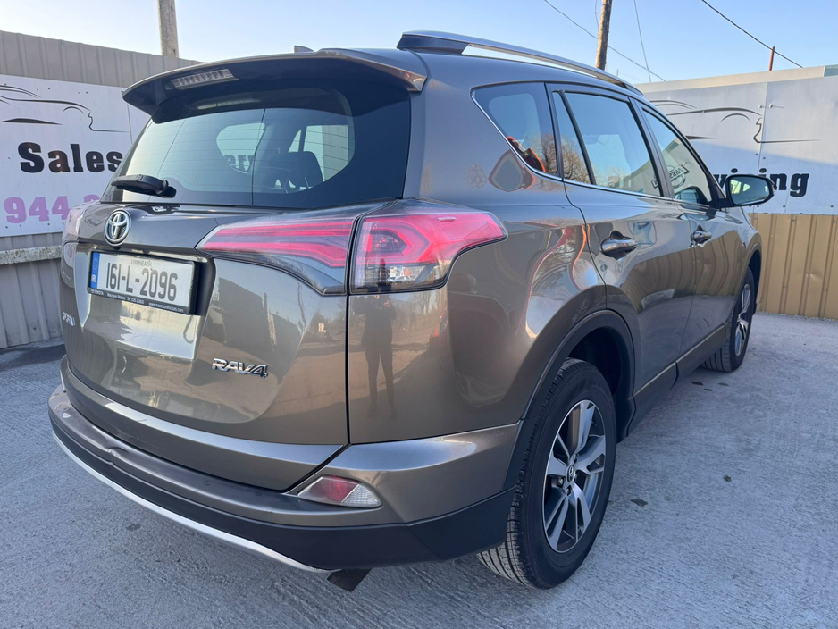 2016 Toyota Rav4 - image 4