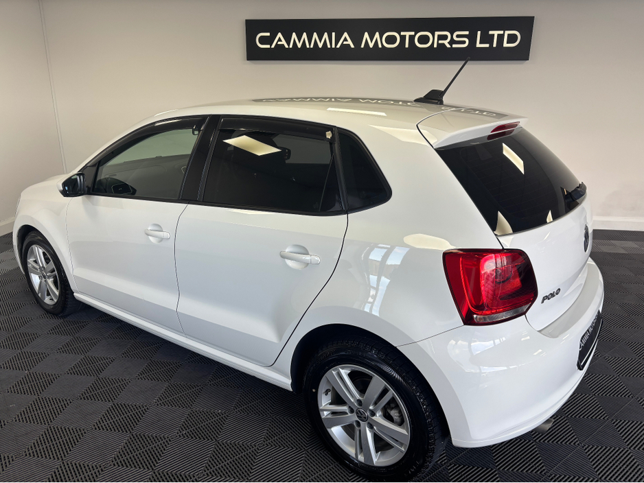 2013 Volkswagen Polo - image 3