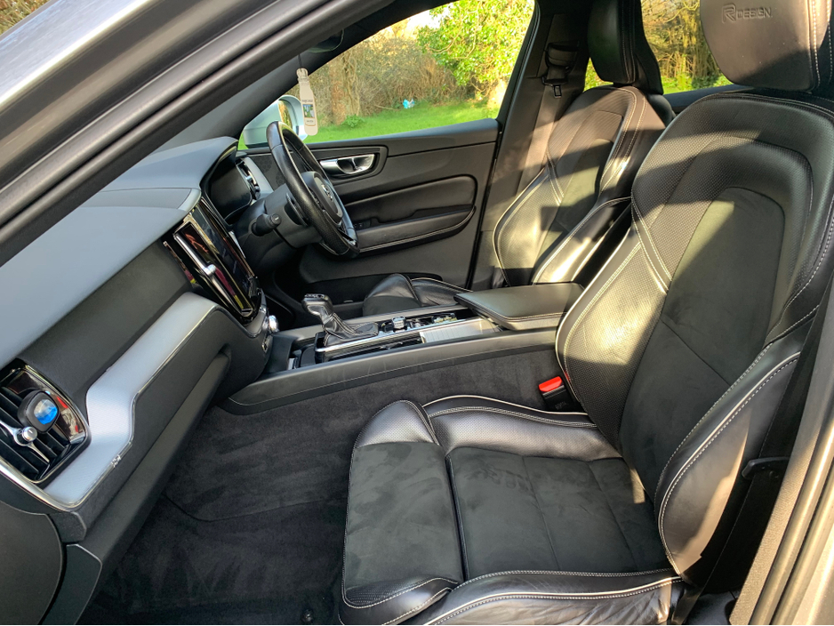 2019 Volvo XC60 - image 13