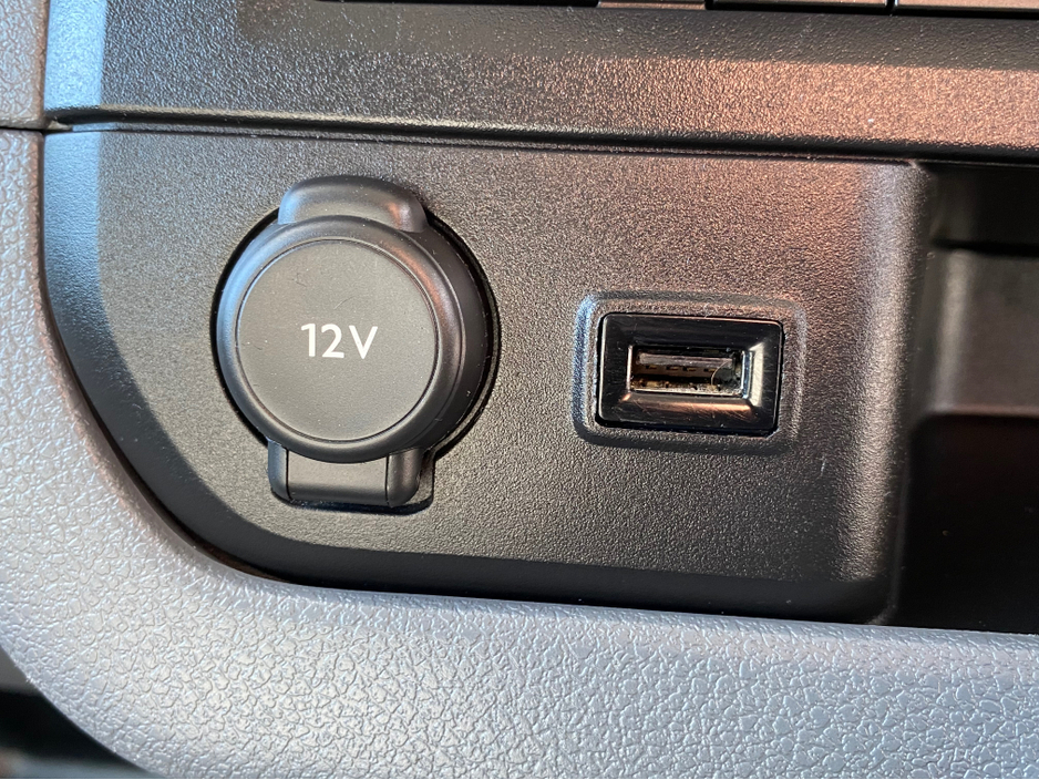 2017 Citroen Dispatch - image 16