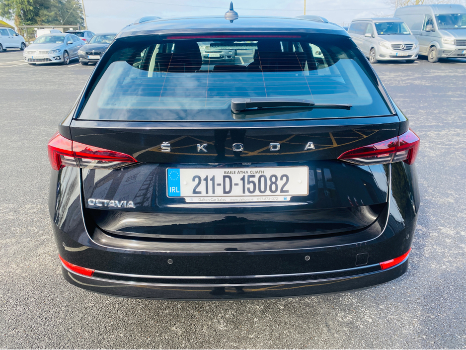 2021 Skoda Octavia - image 7