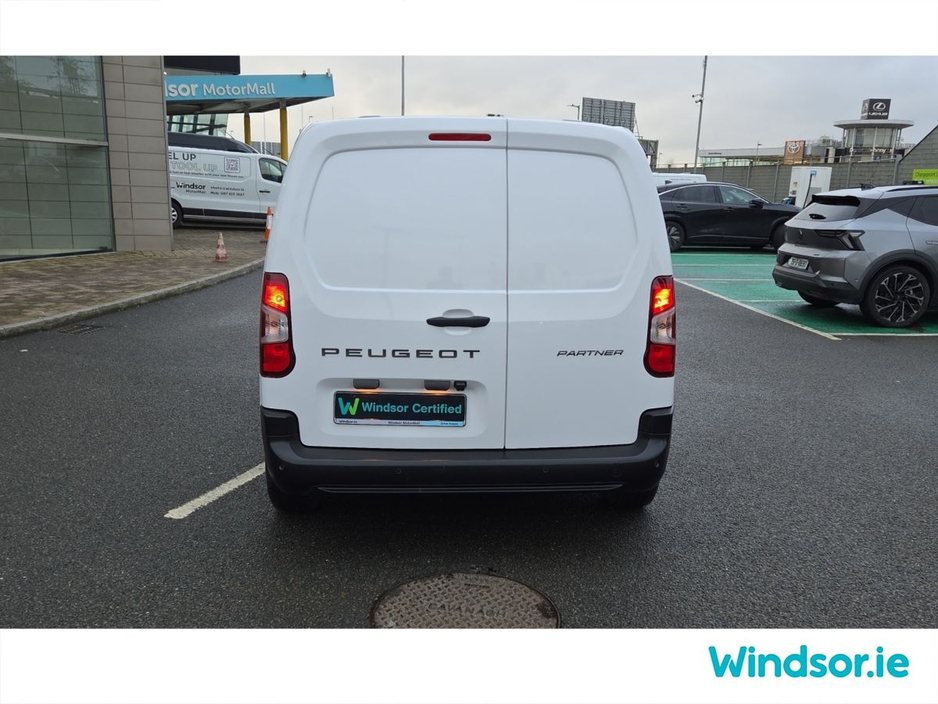 2024 Peugeot Partner PARTNER PRO PLUS1.5 HDI 100 65 €18,695
