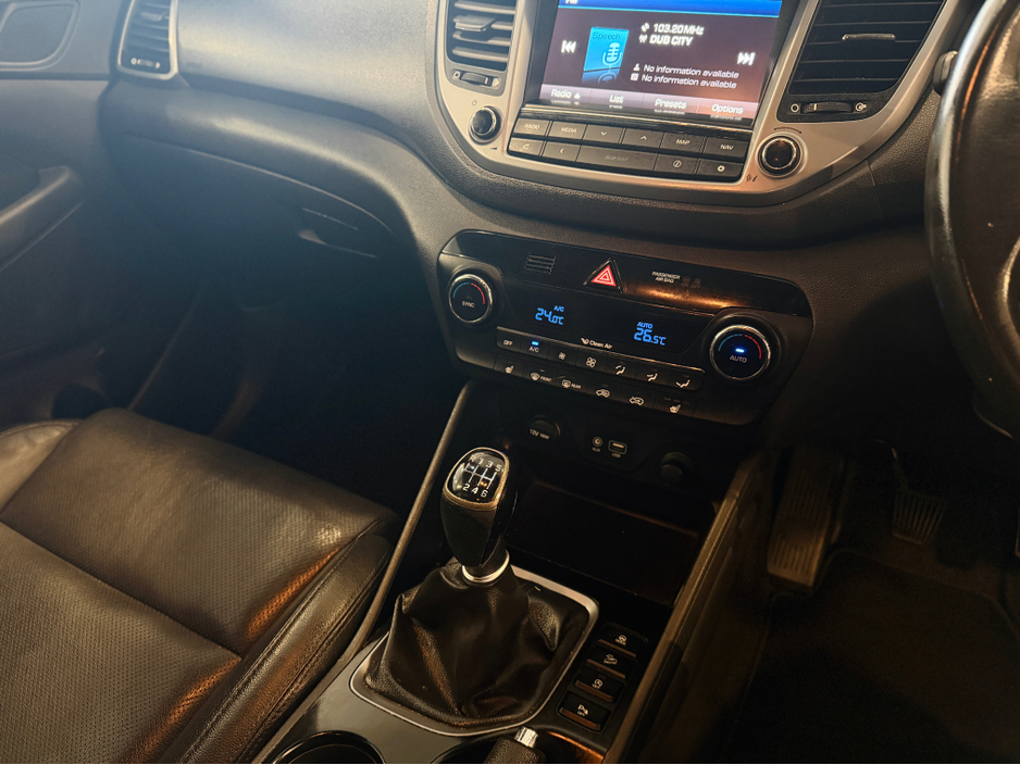 2016 Hyundai Tucson - image 10