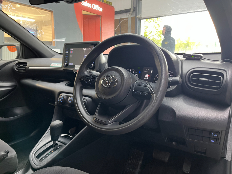 2020 Toyota Yaris - image 8