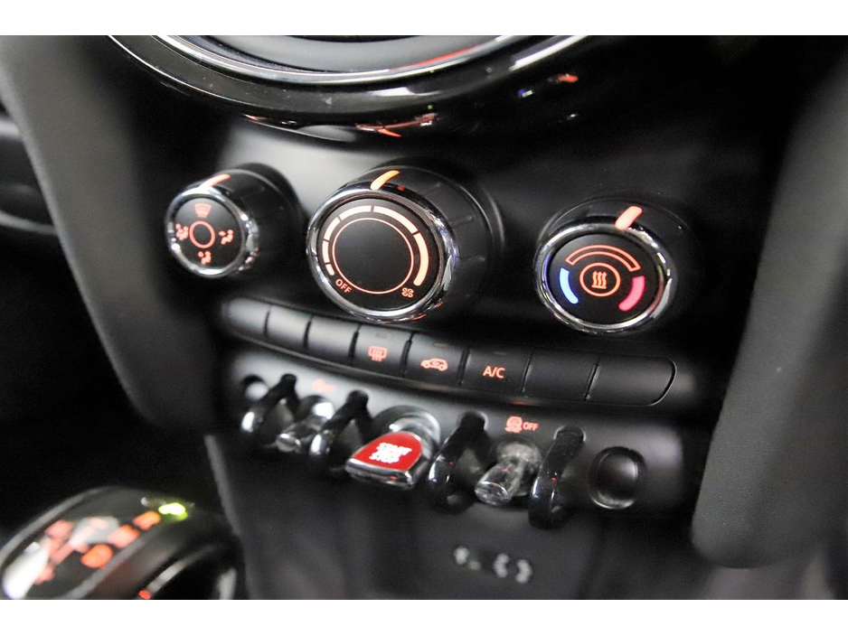 2016 MINI Hatch - image 20