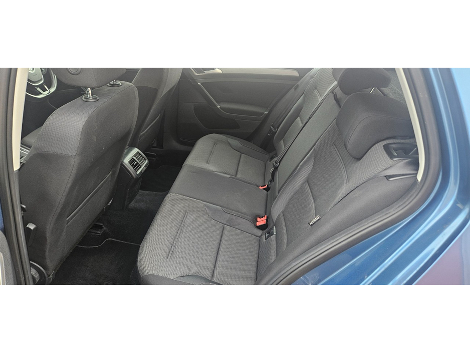 2015 Volkswagen Golf - image 26