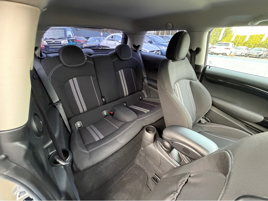 2018 MINI Cooper - image 28