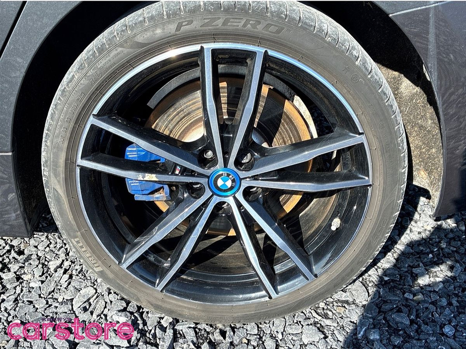 2021 BMW 3 Series - image 14