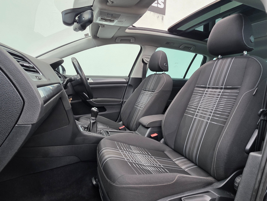 2016 Volkswagen Golf - image 6