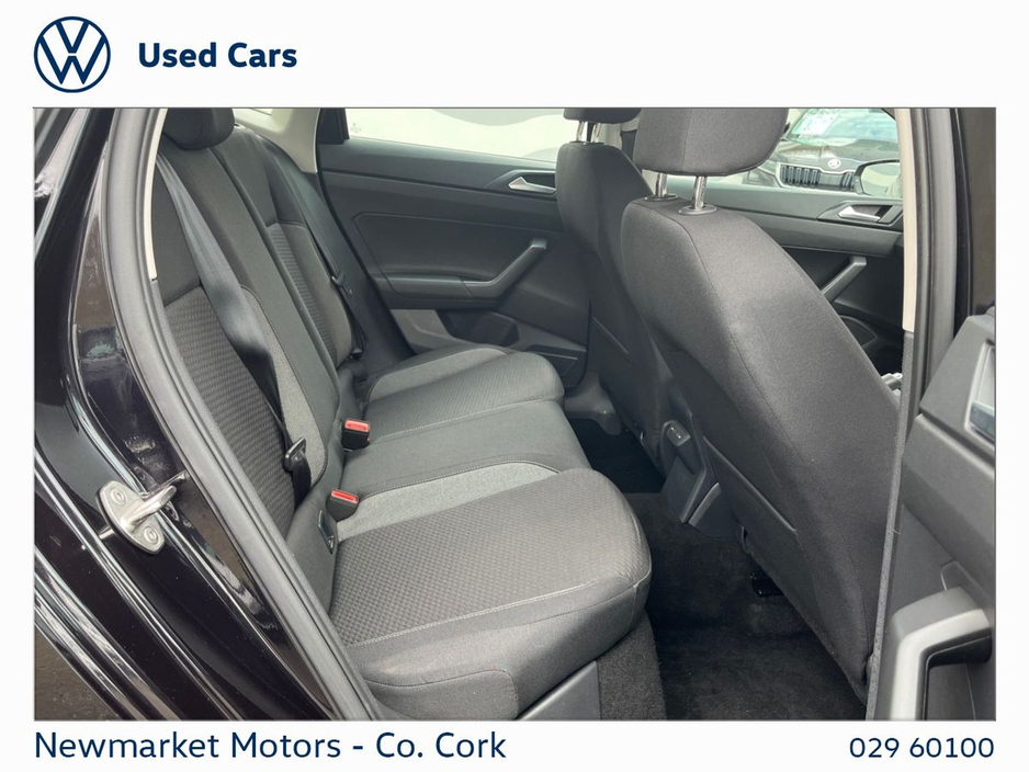 2023 Volkswagen Polo - image 3