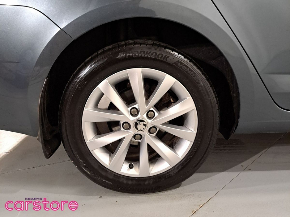 2020 Skoda Octavia - image 14