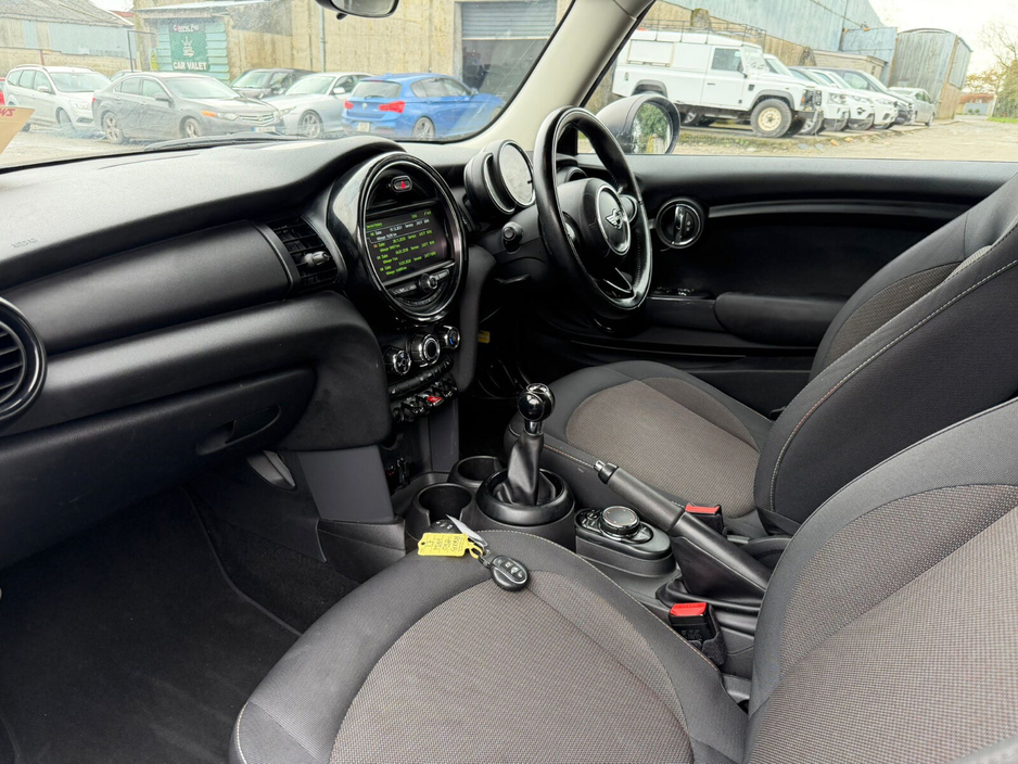 2017 MINI Hatch - image 13