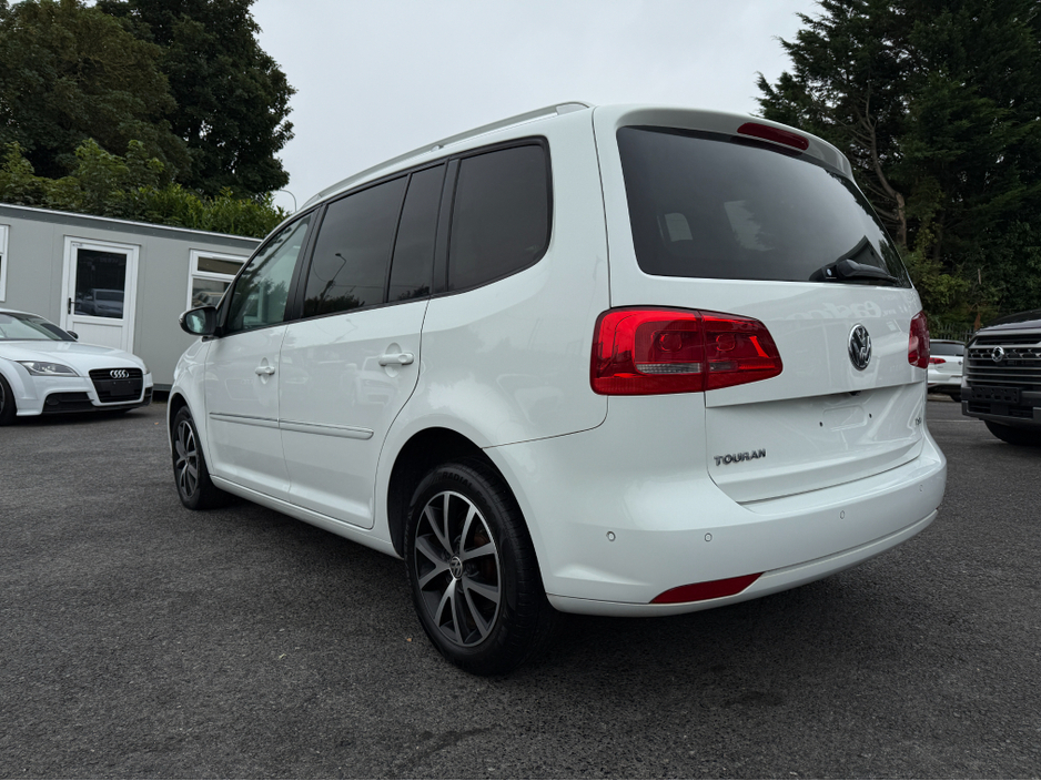 2015 Volkswagen Touran ( 152 REG ) HIGHLINE EDITION 7 SEATER * ALCANTARA SEATS * REVERSING CAMERA * SIMI DEALER - SPECIALISING IN IMPORTS OF JAP AUTOMATIC HI SPEC BLUEMOTION // LARGE TOUCH SCREEN // €15,450