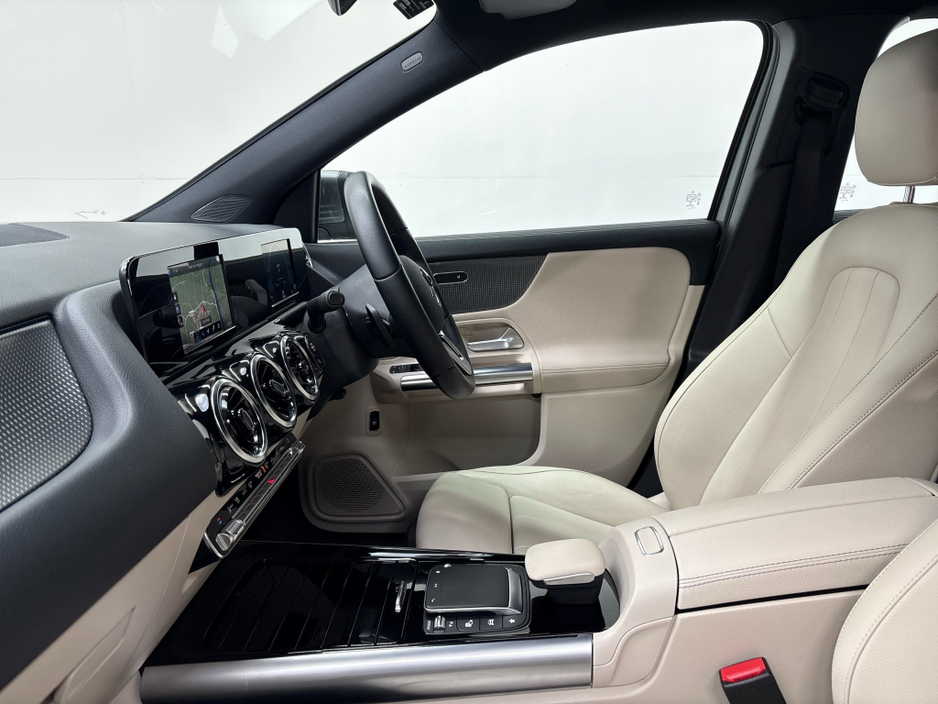 2021 Mercedes-Benz GLA Class - image 6